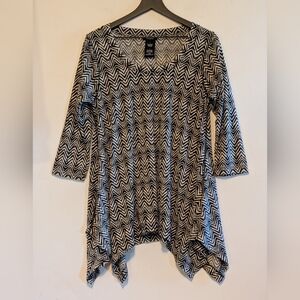 Premise Chevron Sharkbite Swing Top Women’s Large Black White 3/4 Sleeve Tunic